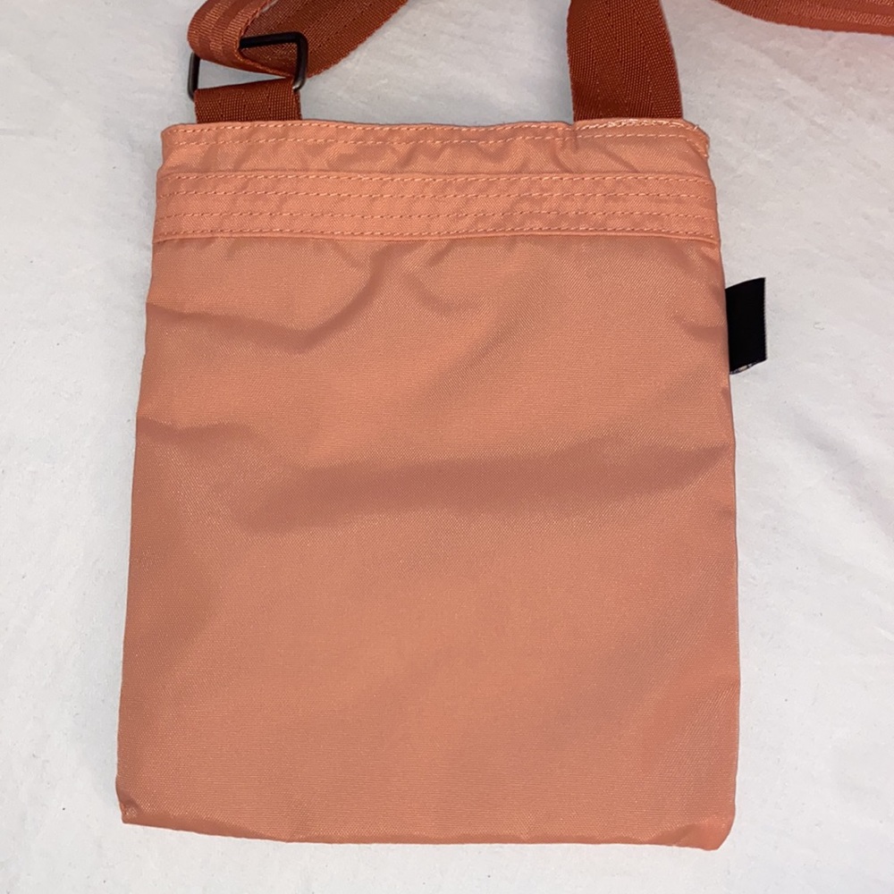 NEW Dakine sporty cross body bag.‎ - Picture 2 of 4